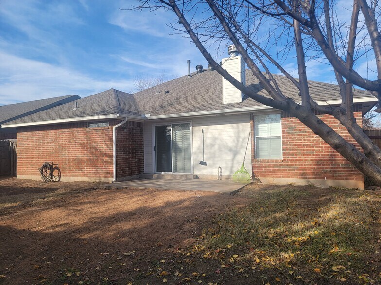 Building Photo - 4608 Midway Dr