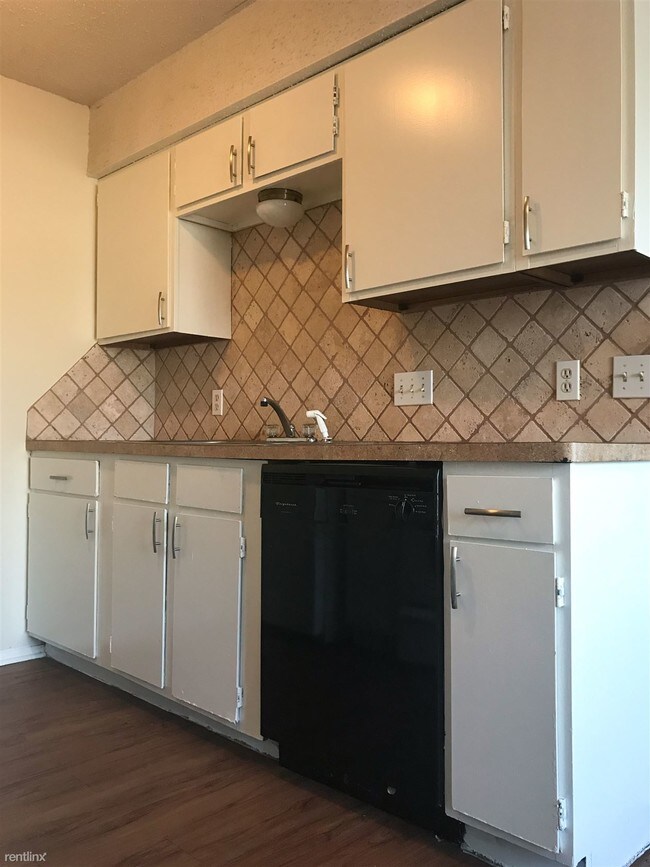 Building Photo - 2 br, 1 bath  - 1203 W 49th St Unit D