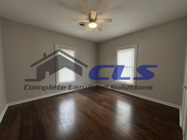 Building Photo - 1301 S 9th St