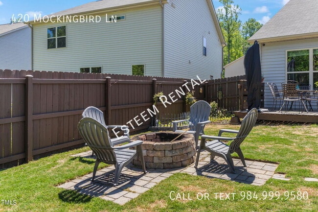Building Photo - 420 Mockingbird Ln