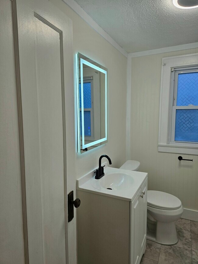 Building Photo - 105 N Bon Air Ave