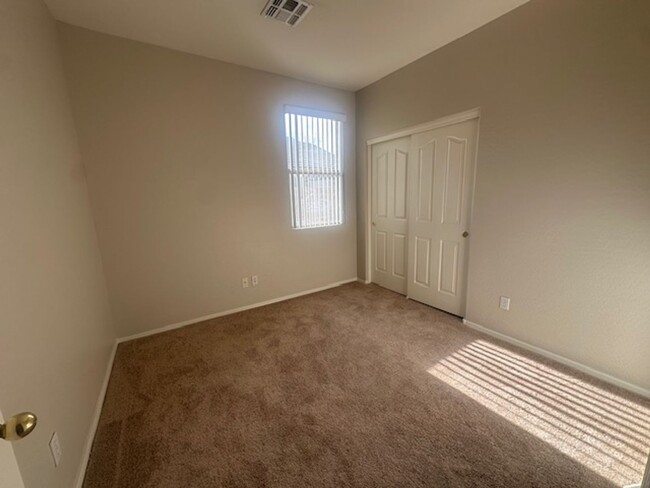 Building Photo - Single level 4 bedroom home in Chandler, w...