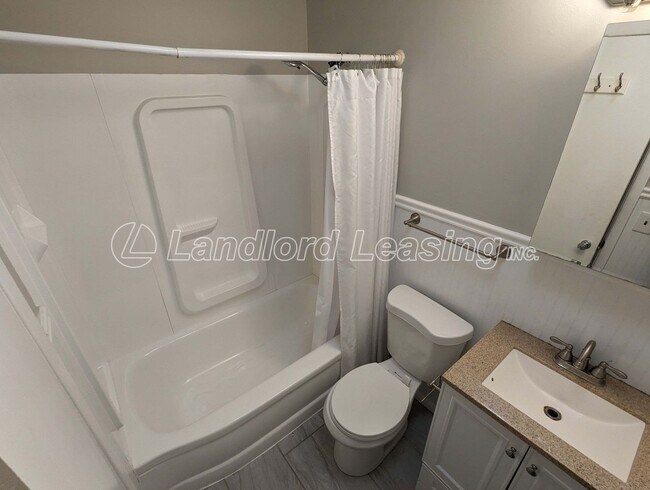 Building Photo - Avon Lake Ranch with Fresh Updates, Vaulted Ceilings, and More!