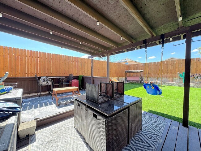 Building Photo - East El Paso 4 bed Refrig A/C w/Gorgeous L...