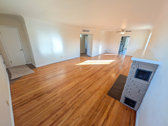 Building Photo - 3524 Mobile Ave