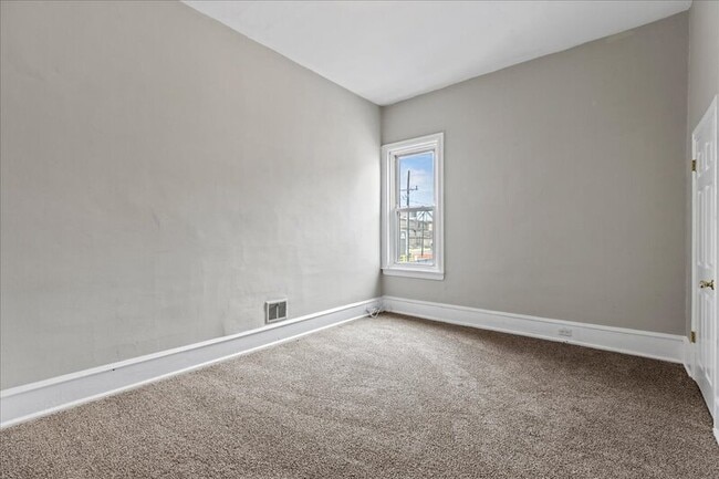 Building Photo - 216 N King St