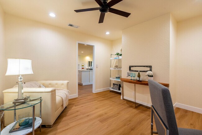 Building Photo - 54 Maximo Way