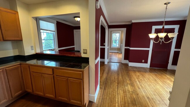 Building Photo - Lovely 3 Bedroom New Englander in Wonderfu...