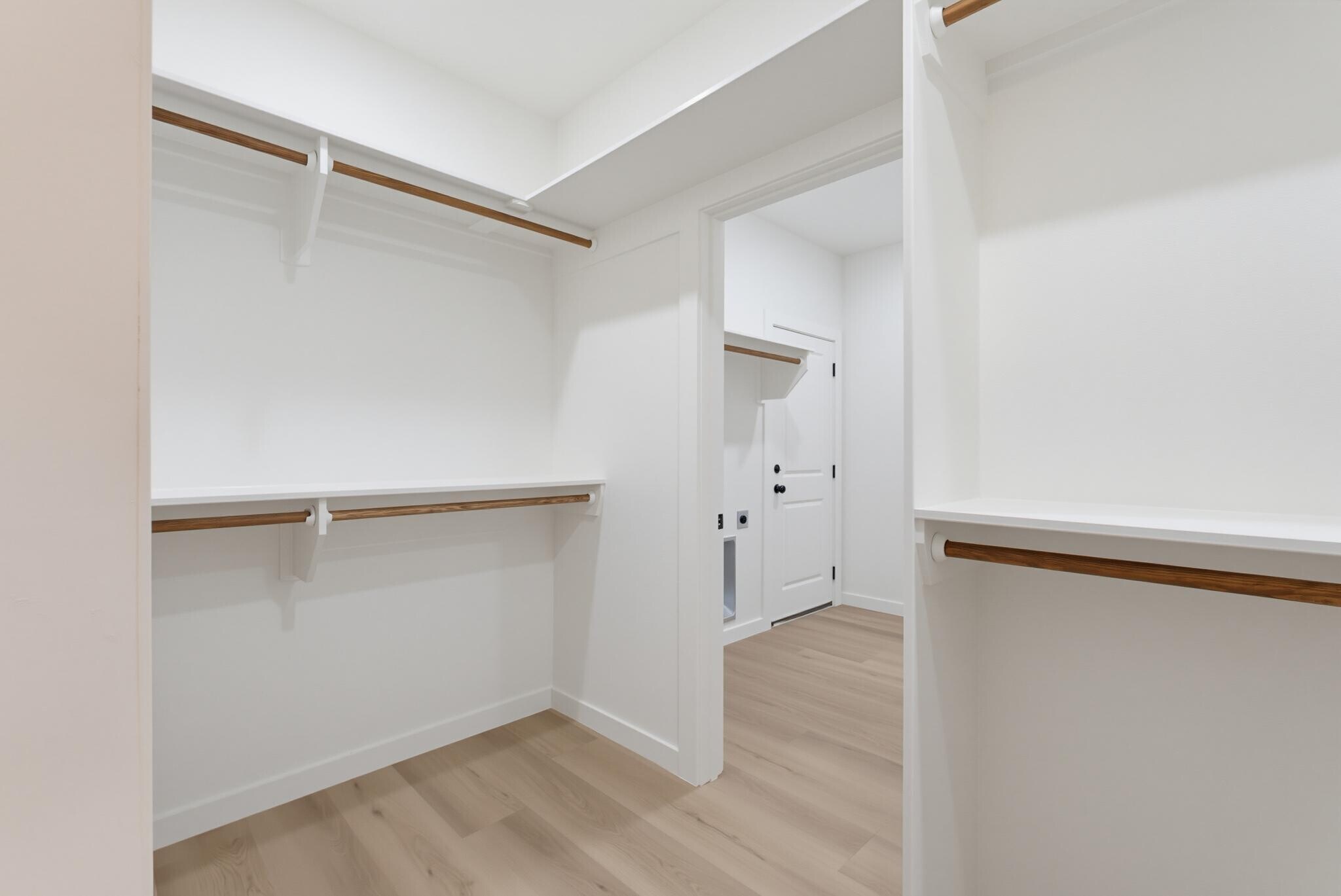 Building Photo - 7659 Lake Ridge Pky