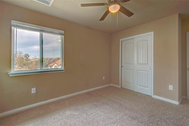 Building Photo - 225 Deep Creek Dr