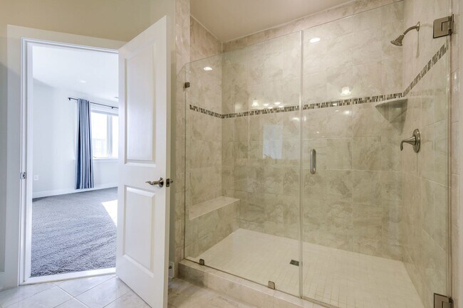 Building Photo - Updated 3br/2.5ba Condo Townhome Alexandria Walk to Metro