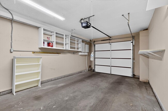 Building Photo - 795 Tramway Ln NE