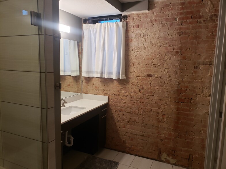 Building Photo - 905 9th Street