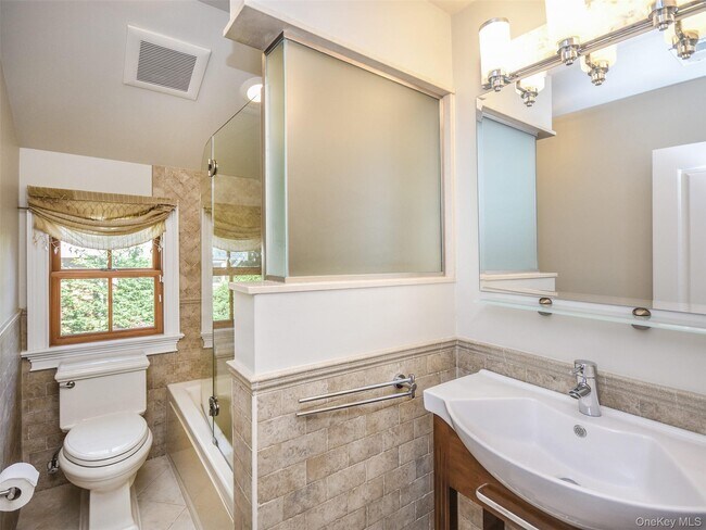 Building Photo - 290 8th Ave