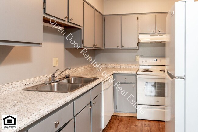 Building Photo - 5005/5007 Vermont Ln.