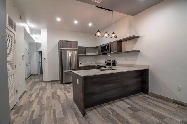 Building Photo - 2028 E Fletcher St