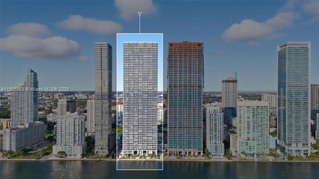 Building Photo - 700 NE 24th St