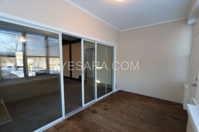 Building Photo - 2 Bedroom 1 Bath