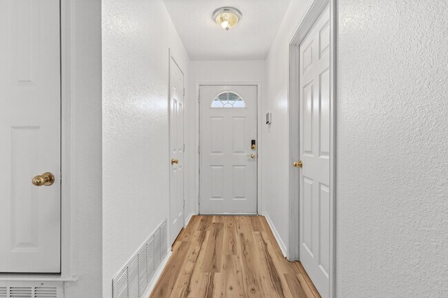 Building Photo - Move-In Ready 4/2 with No Carpet, Washer & Dryer Included – Prime Killeen Location Near Fort Hood!