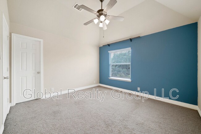 Building Photo - 431 Calm Springs