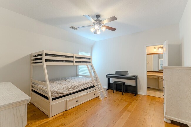 Building Photo - 7 Stickley Ct