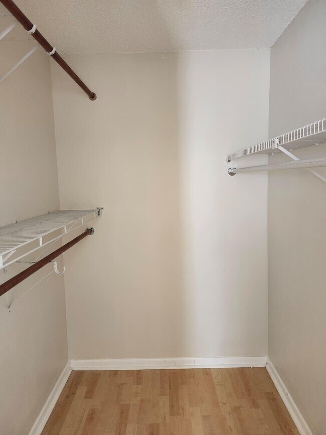 Building Photo - 7519 Courtyard E Run