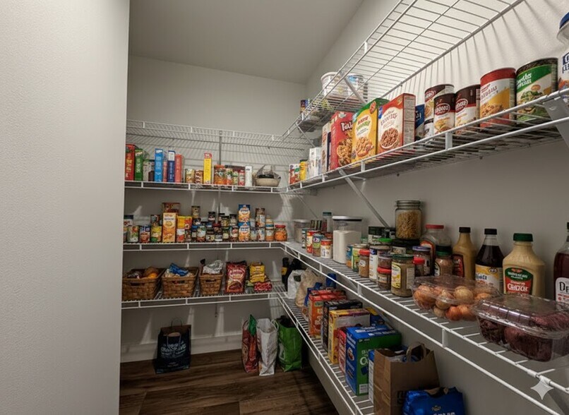 Building Photo - 7 Rainier St N