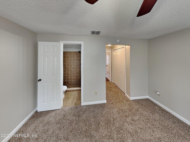Building Photo - 2626 Pinewood Blvd