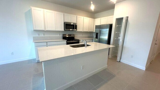 Building Photo - 553 Rivergrass St
