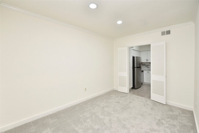 Building Photo - 2600 Bellefontaine St