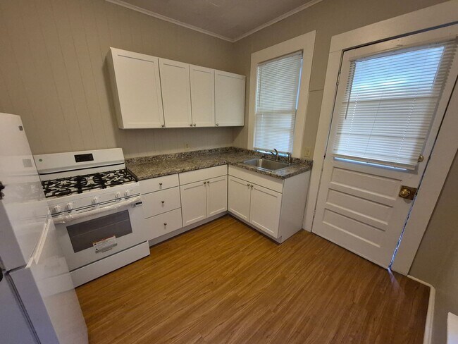 Primary Photo - 268 Hamilton St