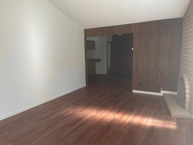 Building Photo - 4973-4975 Summerwood Circle