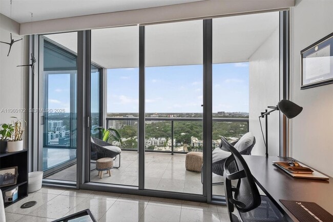 Building Photo - 601 NE 36th St