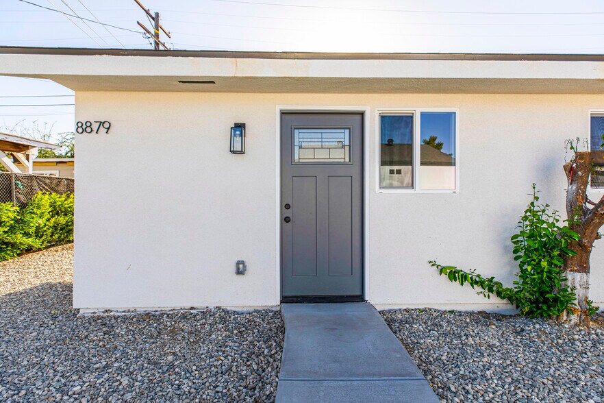 Primary Photo - 8881 Morehart Ave
