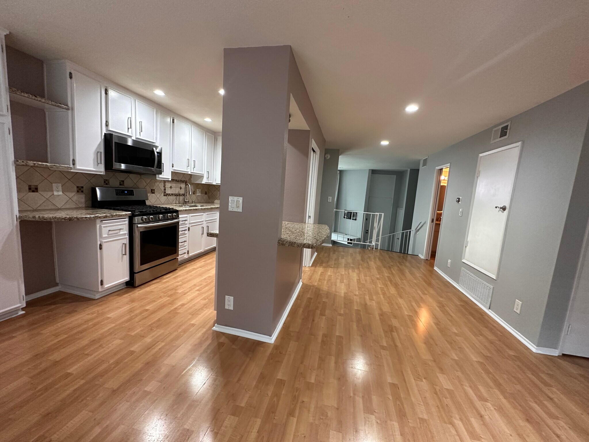 Building Photo - 9950 Topanga Canyon Blvd