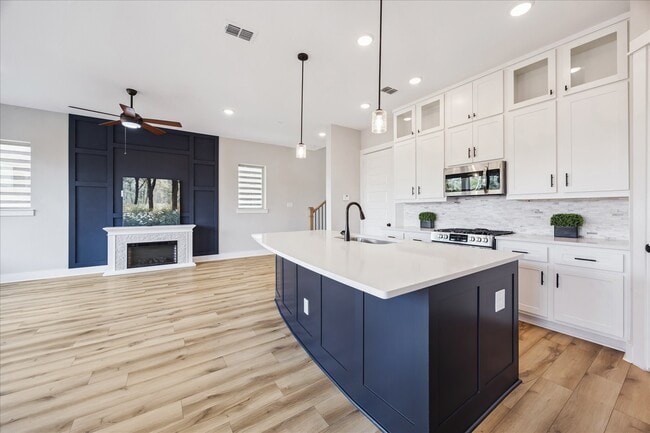 Building Photo - 10942 Brambling Wood Dr