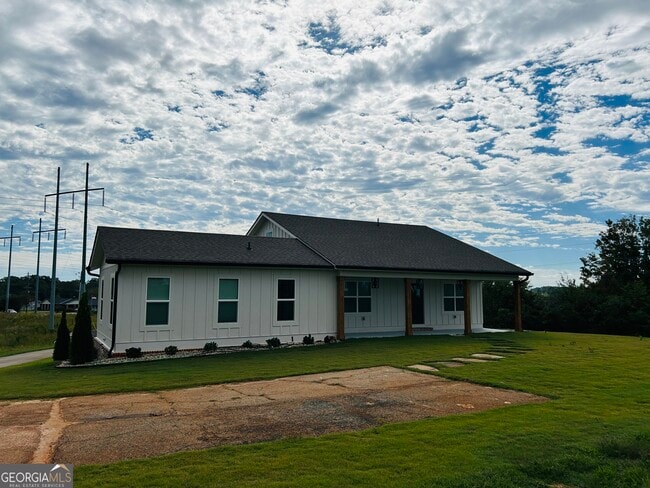 Building Photo - 425 Smokey Rd