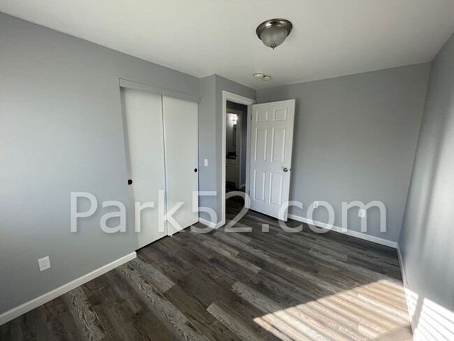 Building Photo - 3 bedroom 1.5 Bathroom Rambler in Tacoma!