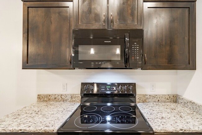 Building Photo - Small Dog Friendly Home With RV Parking