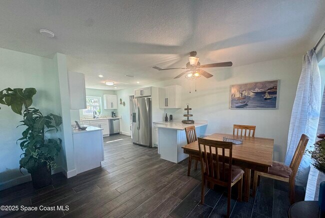 Building Photo - 216 NE 3rd St