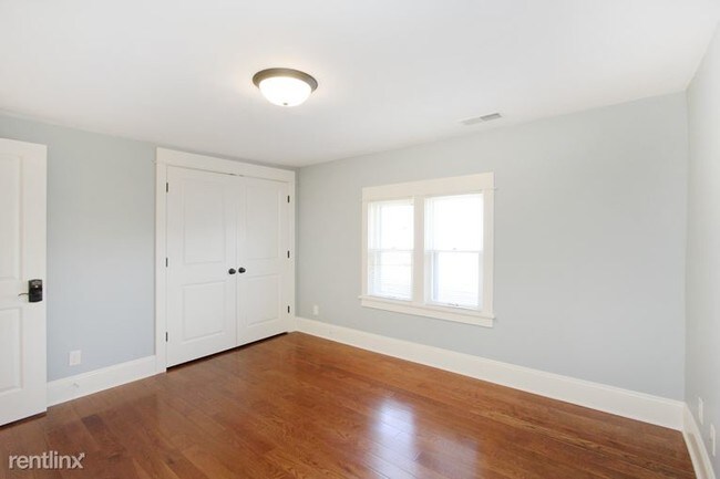 Building Photo - 5 br, 3 bath Duplex - 845 Cherry St SE