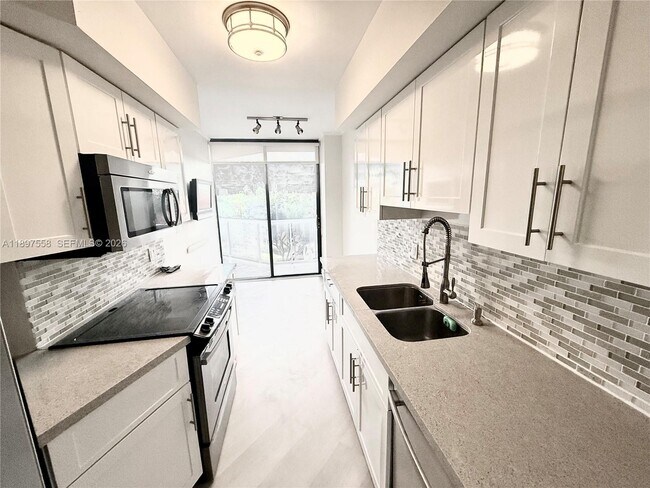 Building Photo - 3610 Yacht Club Dr