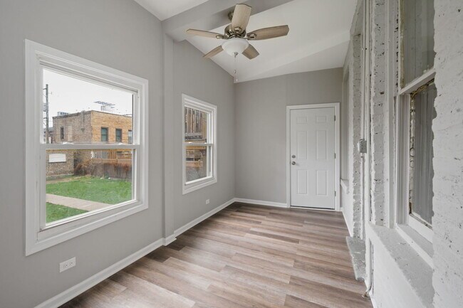 Building Photo - 6112 S Ingleside Ave