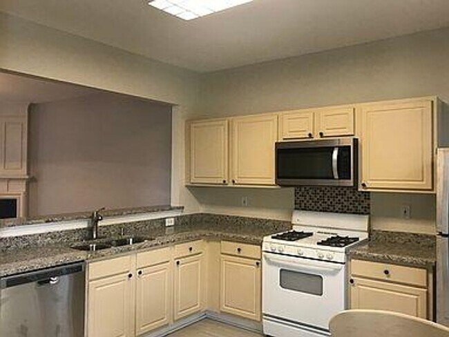 Building Photo - 76 Highoak Dr