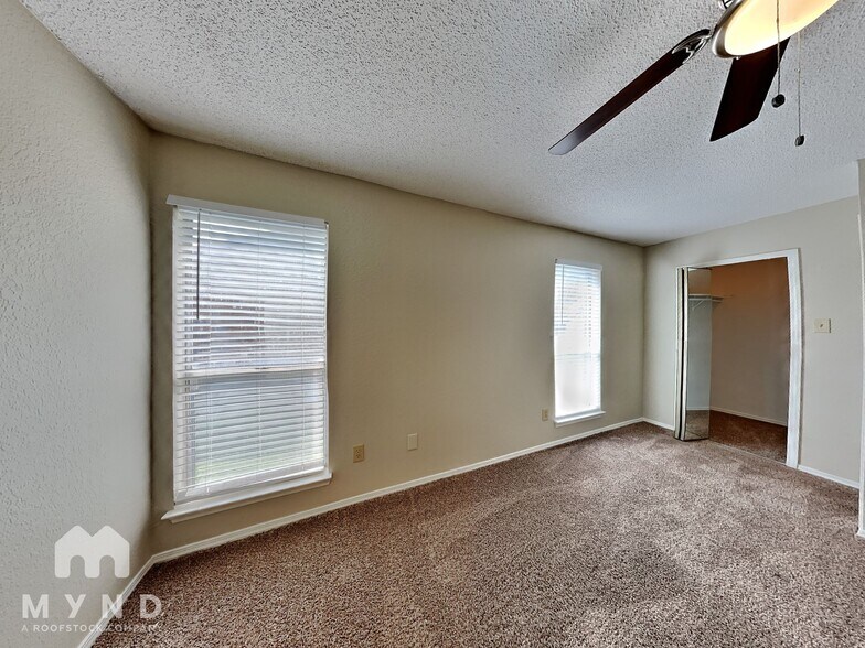 Building Photo - 2306 High Star Dr