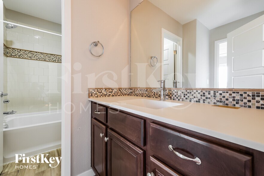 Building Photo - 10520 Sedalia St