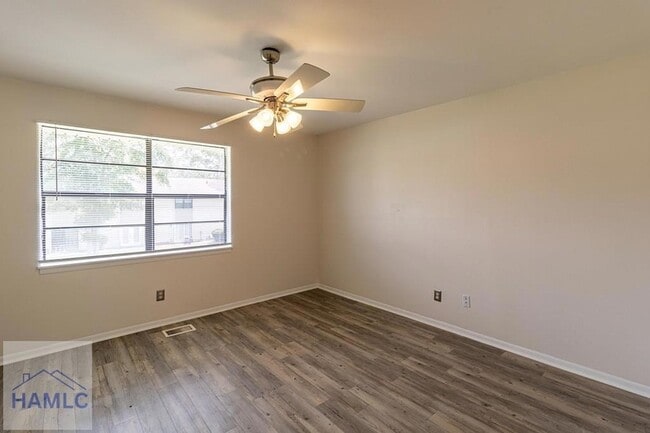 Building Photo - 901 Olmstead Dr