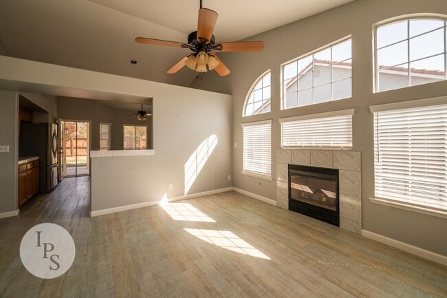 Building Photo - 753 Applegate Ave