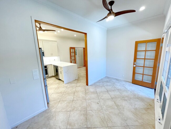 Building Photo - OHANA CLOSE TO THE BEACH!