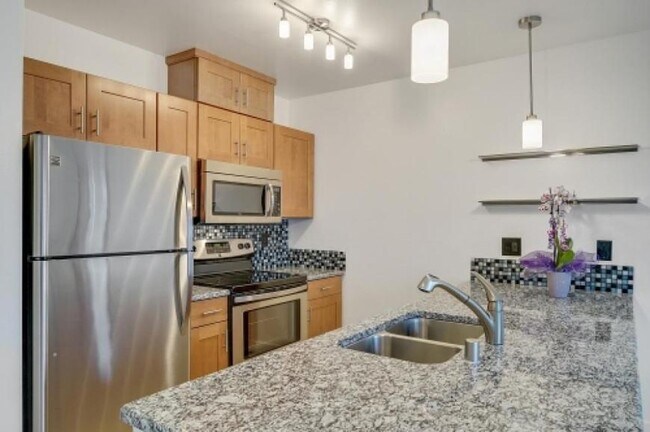 Building Photo - 1 bedroom in Seattle WA 98121